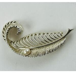 Vintage Marboux Marcel Boucher Leaf Brooch Gold With Faux Pearl 717 Numbered
